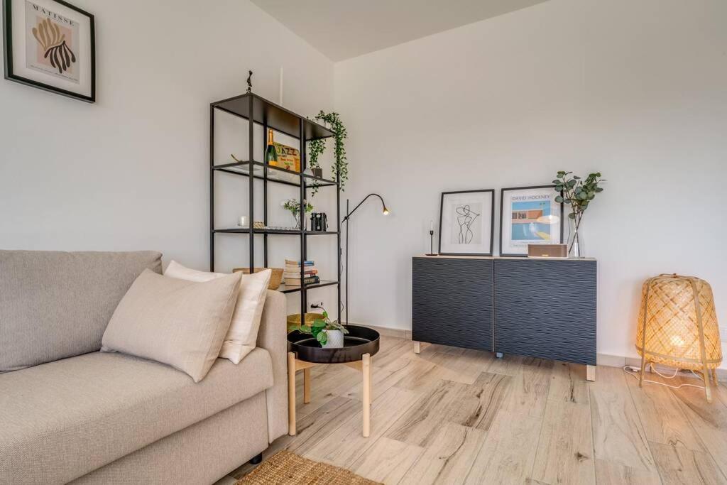 Happiness Apartment - 2Bedroom Apt In 阿尔热祖尔 外观 照片